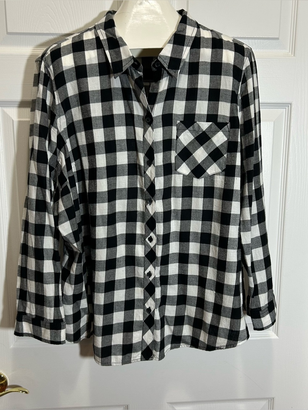 Faded Glory Black and White Check Button-Down Shirt